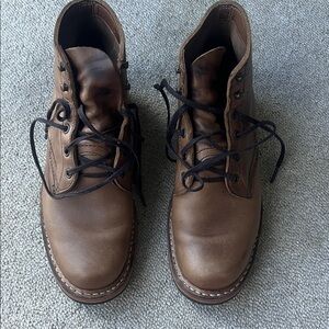Men's Classic Tan Leather Boots lace up